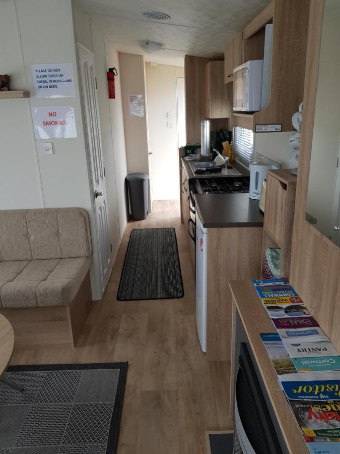 Delta Santana Apartment Looe Ngoại thất bức ảnh