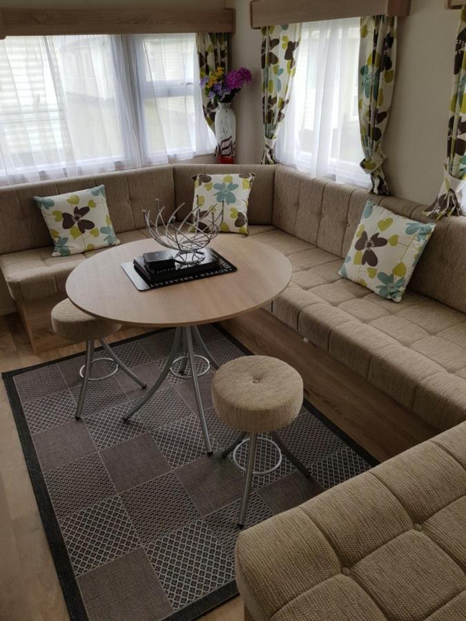Delta Santana Apartment Looe Ngoại thất bức ảnh