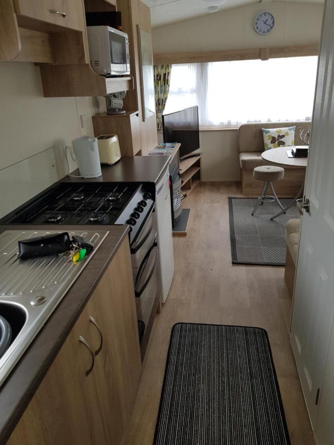 Delta Santana Apartment Looe Ngoại thất bức ảnh